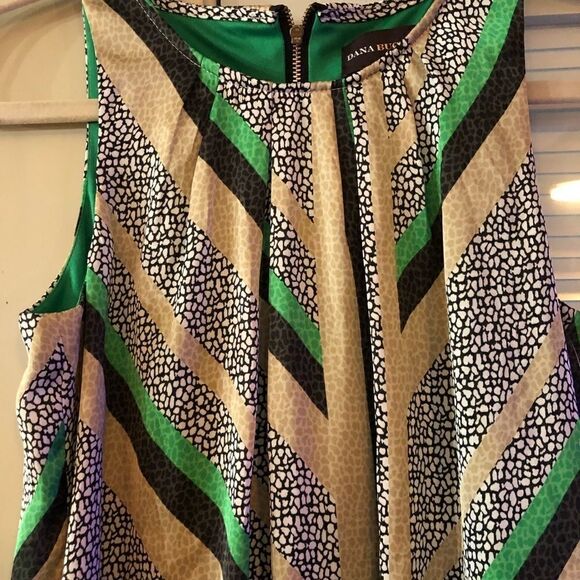 Dana Buchman Beautiful sleeveless dressWith built in slip. - Picture 3 of 9